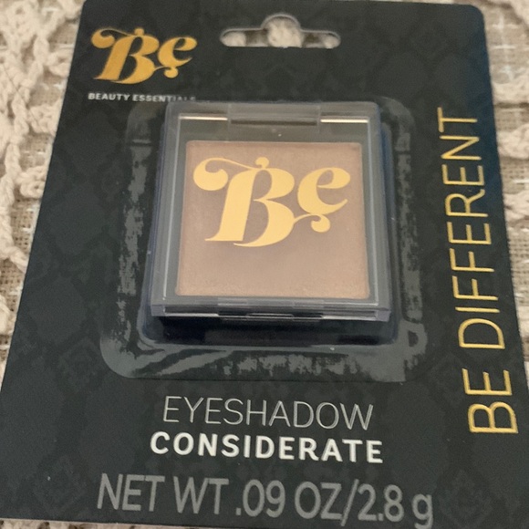 Eyeshadow in”considerate” great pigment it’s a tan color - Picture 1 of 1